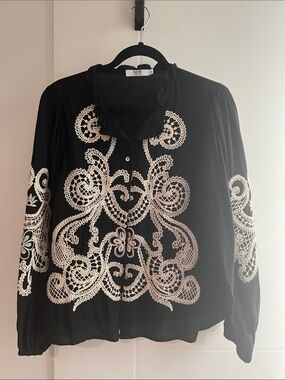 💯 cotton. Black Blouse with Cream Lace Embroidery